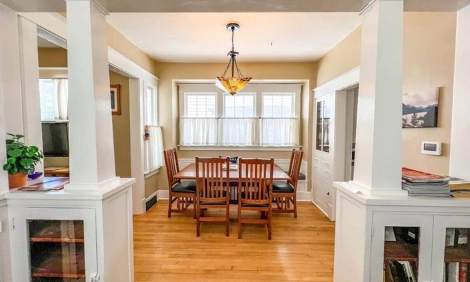 Red Lodge Casa | This charming historic cottage in the heart of Red Lodge