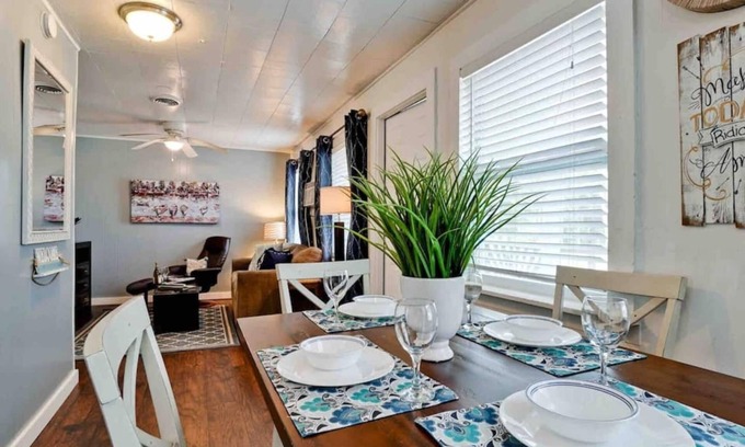 Englewood Cabaña | ¡A solo 1 minuto a pie de la impresionante joya de diseño Beach-Interior!