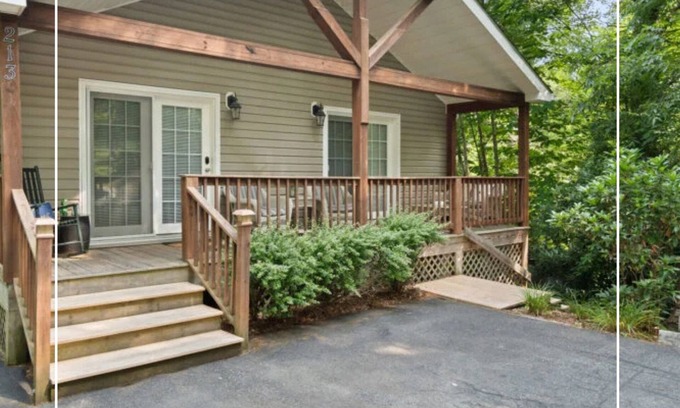 Newland Cabaña | This cottage is a 2 bedroom(s), 2 bathrooms, located in Newland, NC.