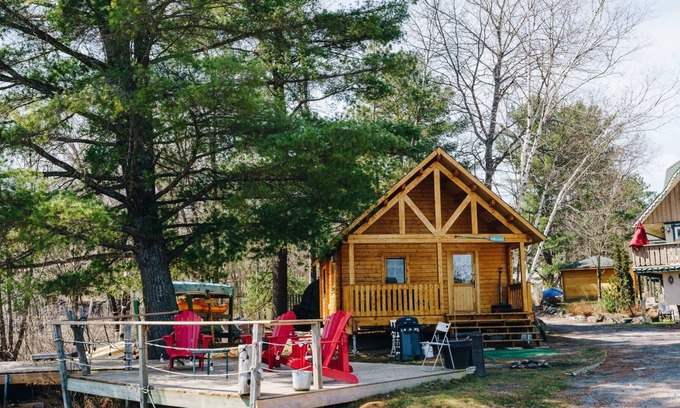Seguin Cabina | This cottage is a 2 bedroom(s), 1 bathrooms, located in parry sound, on.