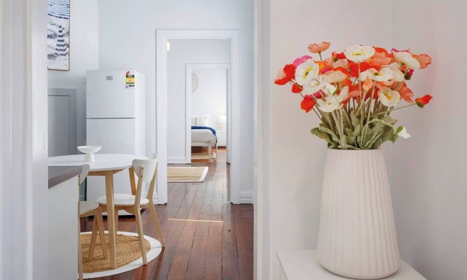 South Fremantle Apartamento | This cozy Airbnb is just a short walk to South Beach and the vibrant South Fremantle hub,