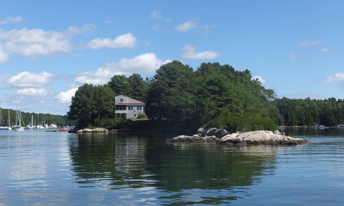 Sebascodegan Island Cabaña | This cozy Maine cottage is the perfect location enjoying sunrises!