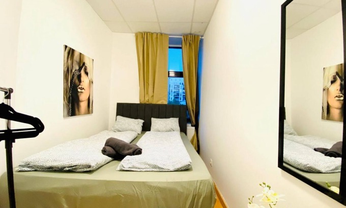 Liesing Apartamento | This cozy room in a shared apartment is designed for comfort and practicality, m