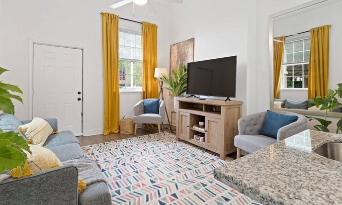 Saint Thomas Development Apartamento | This duplex is a 3 bedroom(s), 2 bathrooms, located in New Orleans, LA.