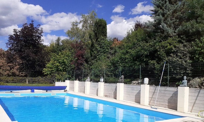 Gras Casa | Esta antigua seda se encuentra cerca de Vallon Pont d'Arc y las gargantas.