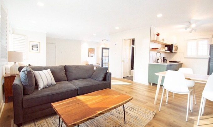 Barths Casa | This guest house is a 0 bedroom(s), 1 bathrooms, located in Wheat Ridge, CO.