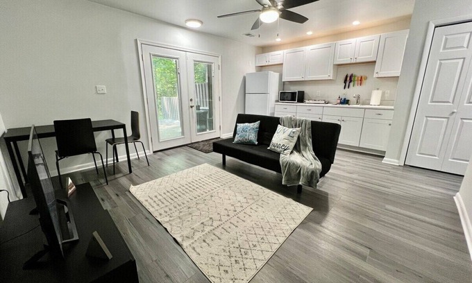 Reston Apartamento | This guest suite is a 1 bedroom(s), 1 bathrooms, located in Reston, VA.