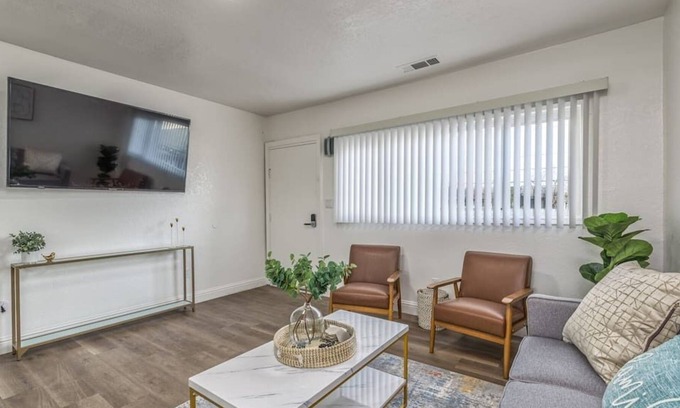 Livermore Casa | This house is a 1 bedroom(s), 1 bathrooms, located in Livermore, CA.