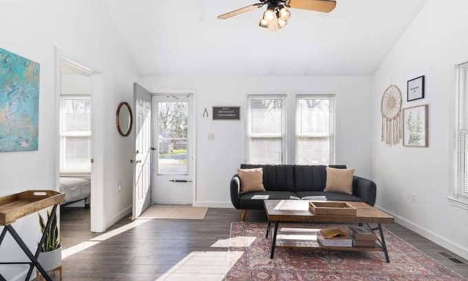 Southfield Casa | This house is a 2 bedroom(s), 1 bathrooms, located in Southfield, MI.