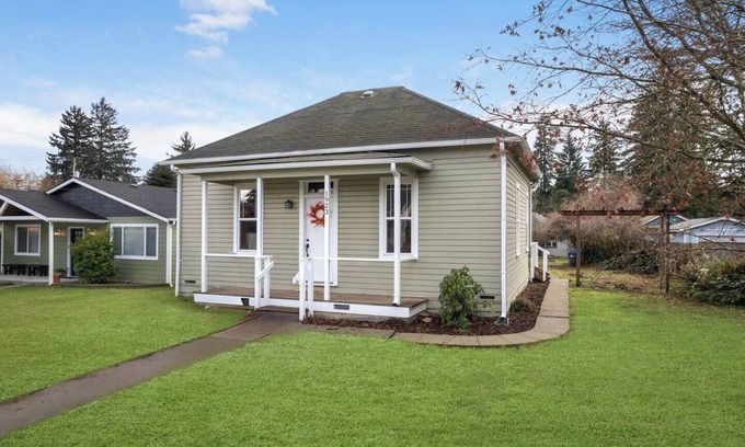Olympia Casa | This house is a 2 bedroom(s), 1 bathrooms, located in Olympia, WA.