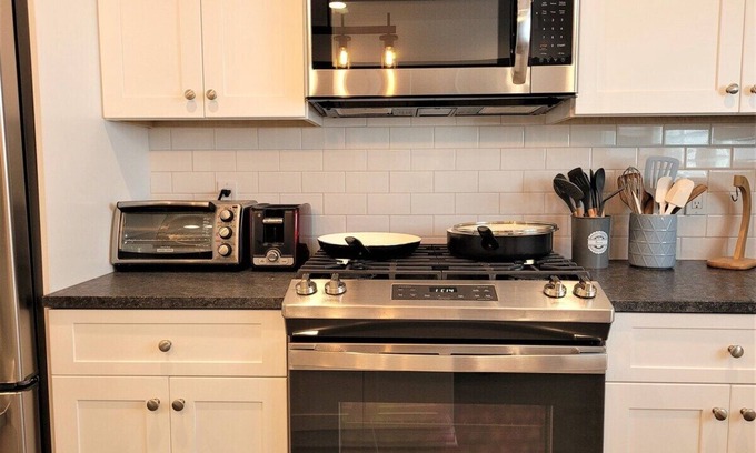 Asbury Park Casa | This house is a 3 bedroom(s), 2.5 bathrooms, located in Asbury Park, NJ.