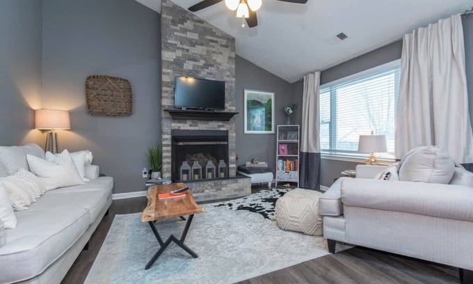 Keene Casa | This house is a 3 bedroom(s), 2 bathrooms, located in Lexington, KY.