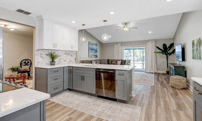 Bloomingdale Casa | This house is a 3 bedroom(s), 2 bathrooms, located in Valrico, FL.