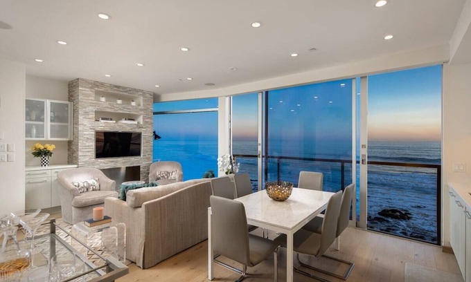 Malibu Casa | This house is a 3 bedroom(s), 2.5 bathrooms, located in Malibu, CA.
