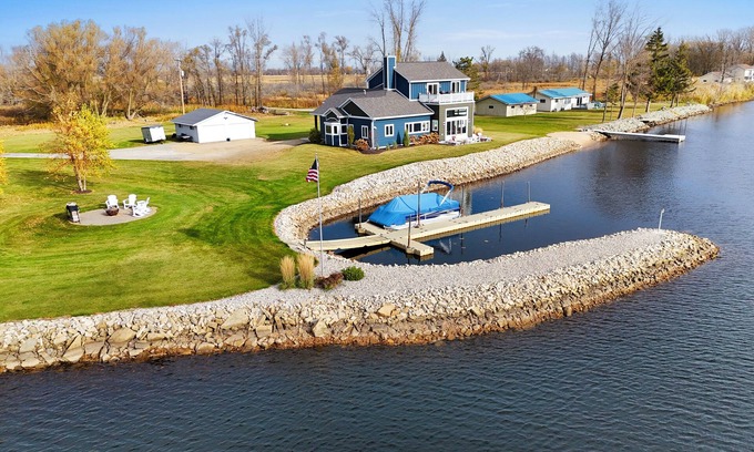 Oconto Casa | This house is a 3 bedroom(s), 2 bathrooms, located in Oconto, WI.