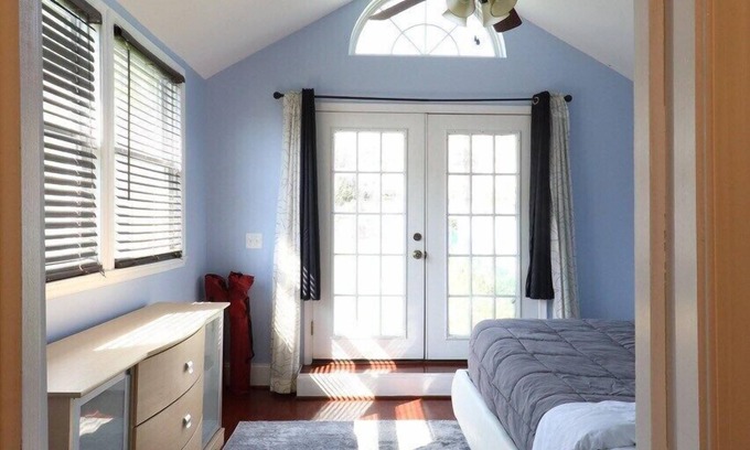 Towson Casa | This house is a 3 bedroom(s), 2 bathrooms, located in Towson, MD.