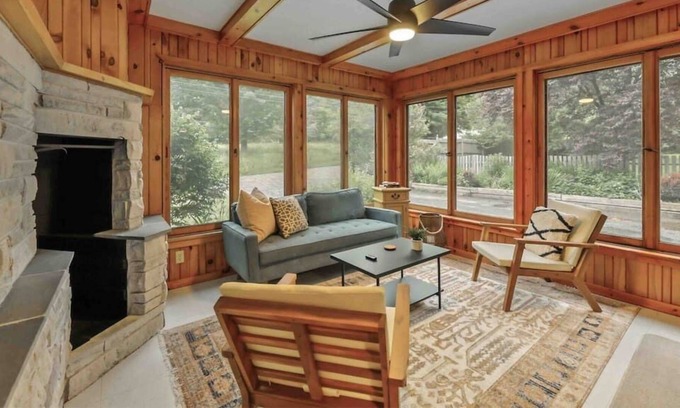 Pittsfield Casa | This house is a 3 bedroom(s), 1 bathrooms, located in Lanesborough, MA.