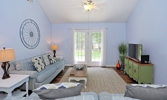 Richmond Hill Casa | This house is a 3 bedroom(s), 2 bathrooms, located in Richmond Hill, GA.