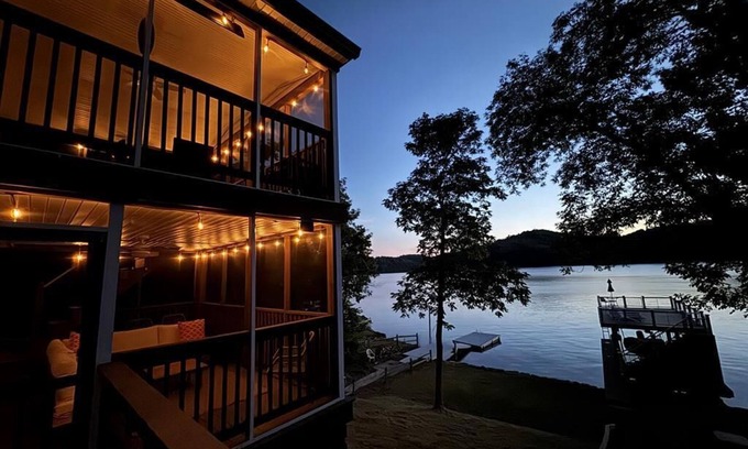 Ingles Casa | This house is a 4 bedroom(s), 2 bathrooms, located in Radford , VA.