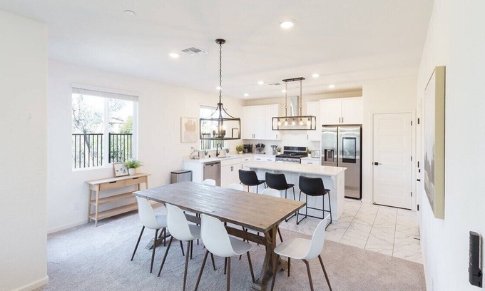 Rocklin Casa | This house is a 4 bedroom(s), 3 bathrooms, located in Rocklin, CA.