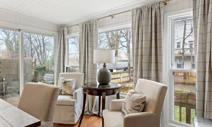 Northside District Casa | This house is a 5 bedroom(s), 3 bathrooms, located in Lexington, KY.