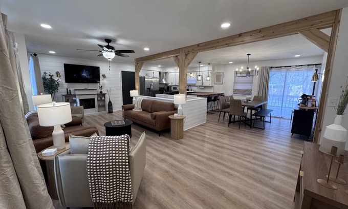 Maize Casa | This house is a 5 bedroom(s), 3 bathrooms, located in Maize, KS.