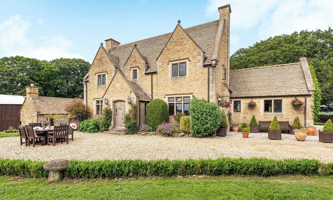 Broadway Casa | This house is a 6 bedroom(s), 3.5 bathrooms, located in Cotswolds, .