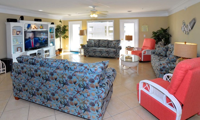 Crescent Beach Villa | ¡Eso es todo! Amplia villa de lujo de 8 habitaciones, piscina, internet