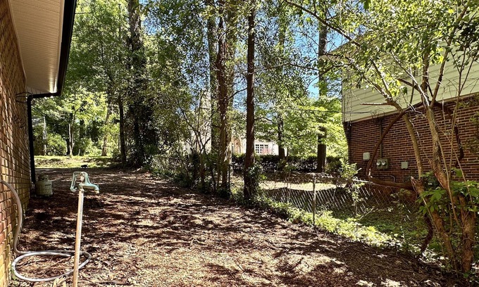 Stone Mountain Alquiler De RV | This listing is ONLY for an RV PARKING SPOT with utility hook-ups!
