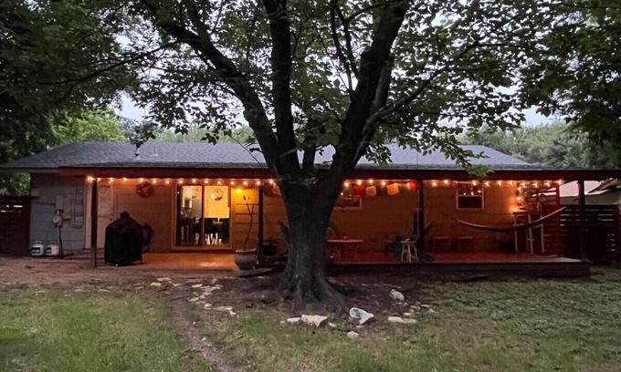 South Manchaca Casa | This Little Piggie Went to Austin