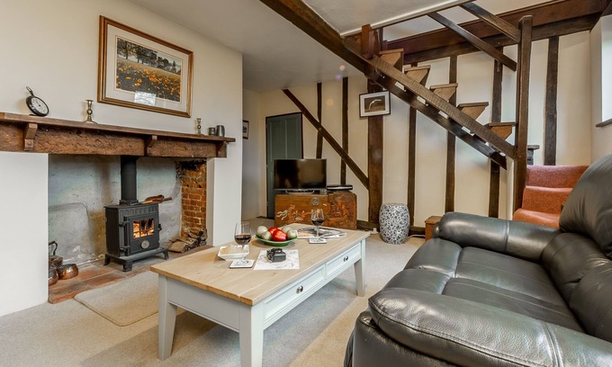 Stowmarket Cabaña | Esta propiedad está ubicada en el ala oeste de una fabulosa casa de campo con foso.
