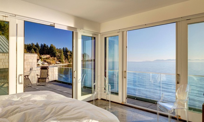 Selma Park Casa | Diseñador de lujo Sechelt Beach House: romántico, bañera de hidromasaje, paseo por la ciudad