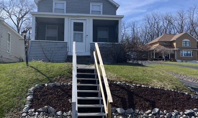 Seneca Falls Casa | This Quaint home overlooking Cayuga Lake is the perfect Finger Lakes Getaway!