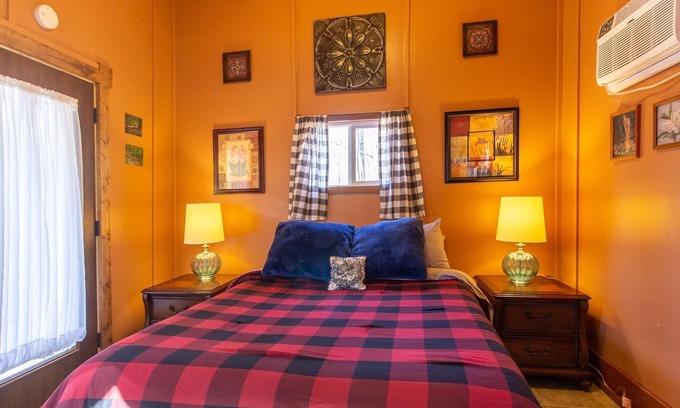 Bloomington Apartamento | This room is a 1 bedroom(s), 1 bathrooms, located in Bloomington, IN.