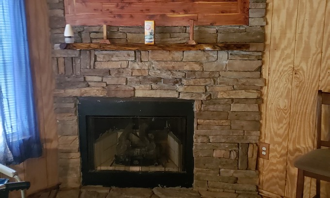 Shelby Gap Cabina | This secluded cabin is tucked away in the mountains. With a handicap access ramp