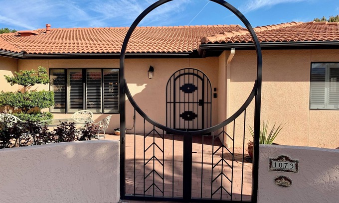Country Club Estates Casa | This Southwestern Retreat has room for your family and friends to gather!