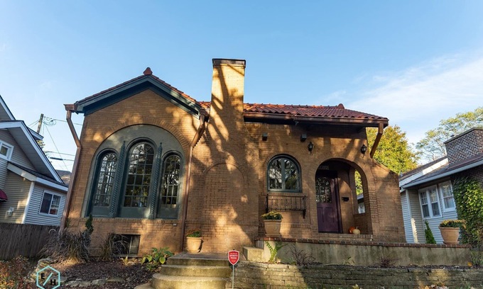 Rockford Casa | Esta casa de estilo español se encuentra en el histórico barrio de Edgewater.