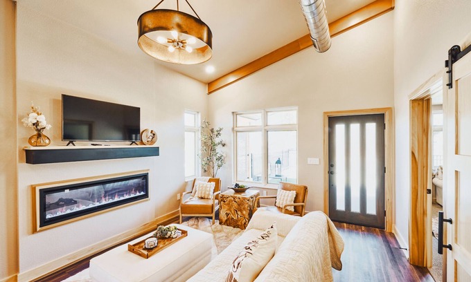 Sheridan Casa | This townhouse is a 3 bedroom(s), 3 bathrooms, located in Sheridan, WY.