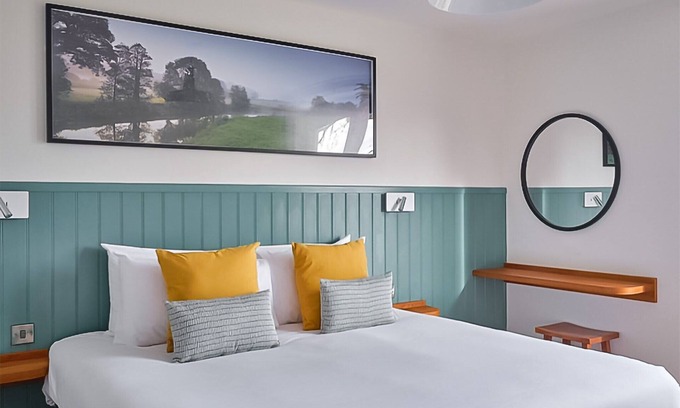 Chittlehamholt Cabina | This ultra luxurious 4-bedroom retreat comfortably accommodates up to 8 guests, offering a serene es
