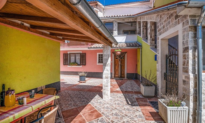 Grzini Apartamento | Alojamiento de 2 habitaciones en Zminj