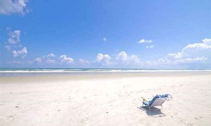 Butler Beach Condominio | This vacation home is the embodiment of Comfort, Conveniences and Location.
