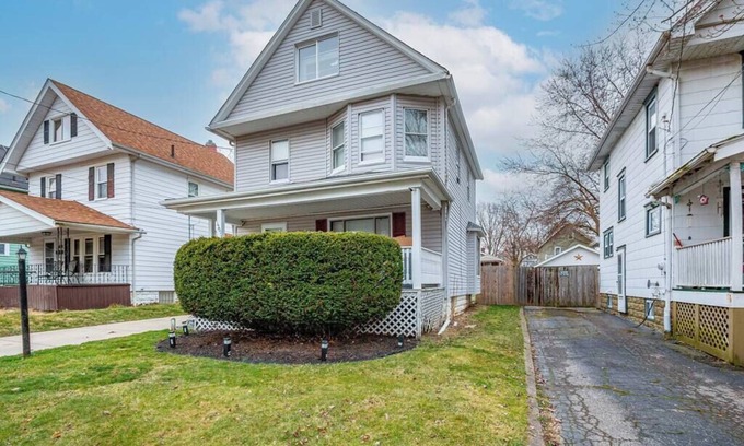 Akron Casa | This vintage home in Akron provides easy access to nearby cities & attractions.