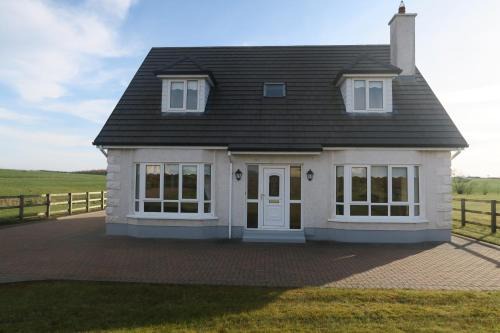 Rathnamagh Casa | THISTLEDOWN - Ballina - Crossmolina - County Mayo - Sleeps 8 - Sister property to Inglewood