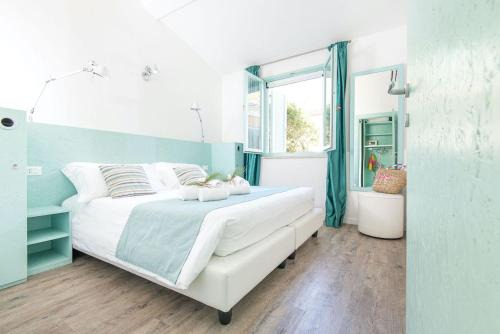Piombino Apartamento | THR - ISA-Appartament Charme, 4 beds, air conditioning and private outdoor area in Village with 6 swimming-pools, only 1 km from the beach