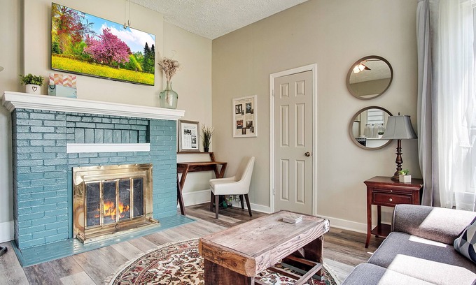 Westside Apartamento | Three apartments near Top Golf Midtown. Pet friendly