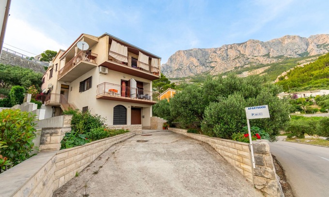 Krvavica Apartamento | Apartamento de tres habitaciones con terraza y vista al mar Krvavica, Makarska (A-6749-a)