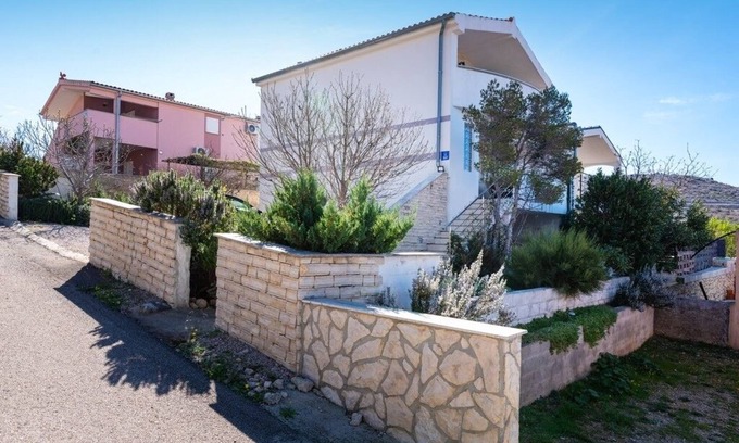 Rovanjska Apartamento | Apartamento de tres habitaciones con terraza y vista al mar Rovanjska, Paklenica (A-22989-a)
