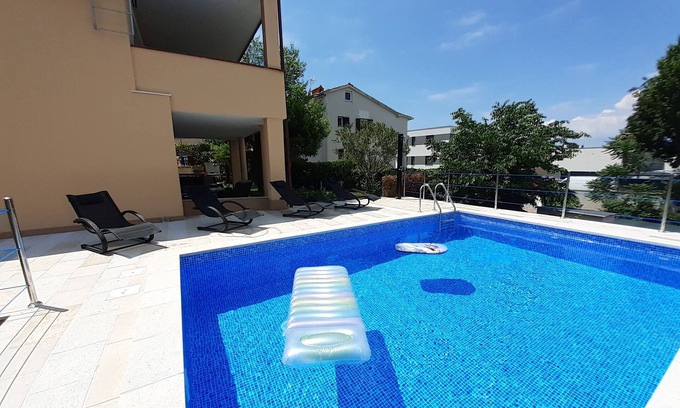 Milcetici Apartamento | Apartamento de tres habitaciones con una terraza Malinska, Krk (A-19304-a)