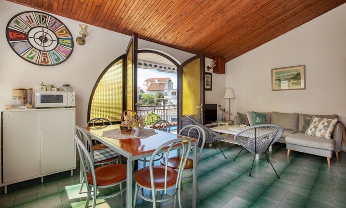 Podglavica Apartamento | Apartamento de tres habitaciones con balcón y vista al mar Stupin Celine, Rogoznica (A-4264-a)