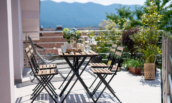 Cerknica Apartamento | Three-bedroom apartment at Villa Cerkniško jezero
